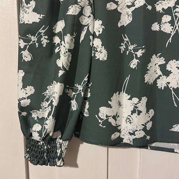 Green floral blouse - Picture 2 of 5